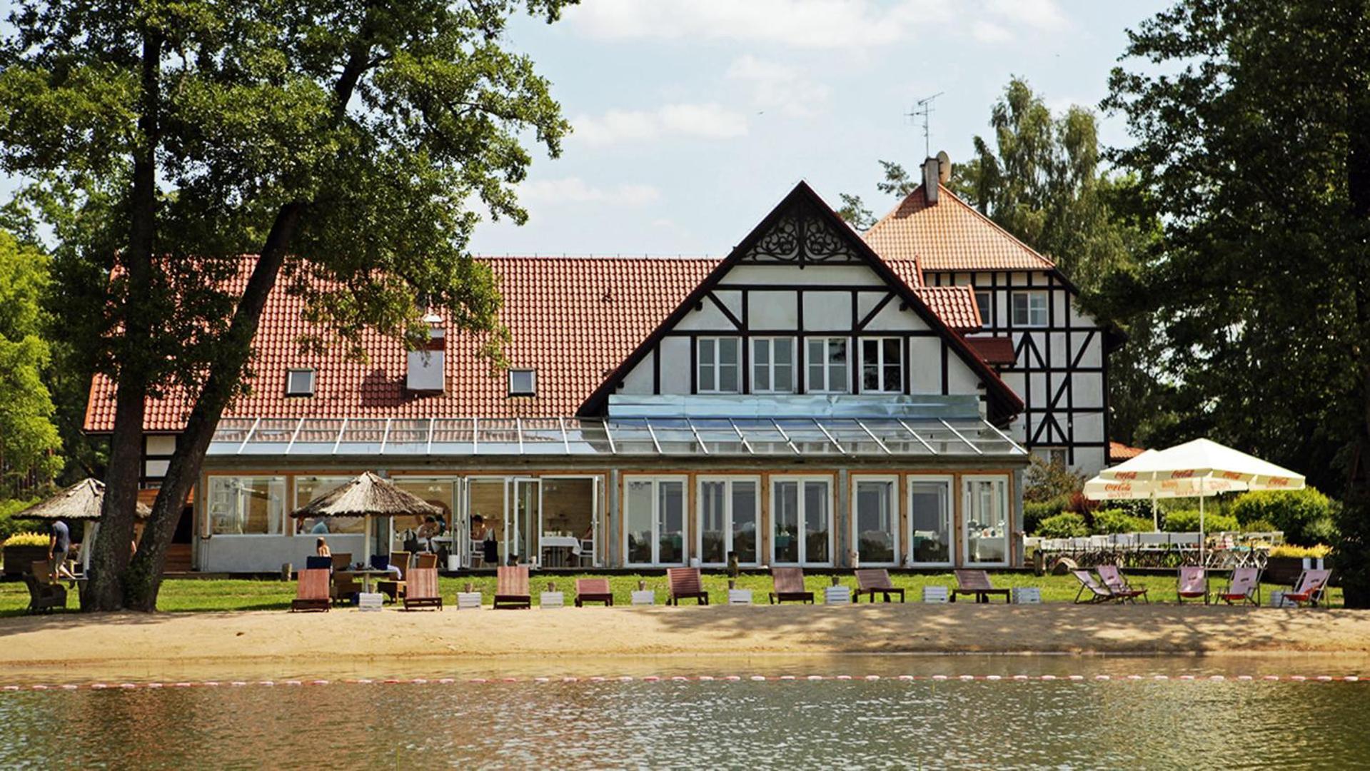 Jablon Lake Resort Pisz Exteriör bild