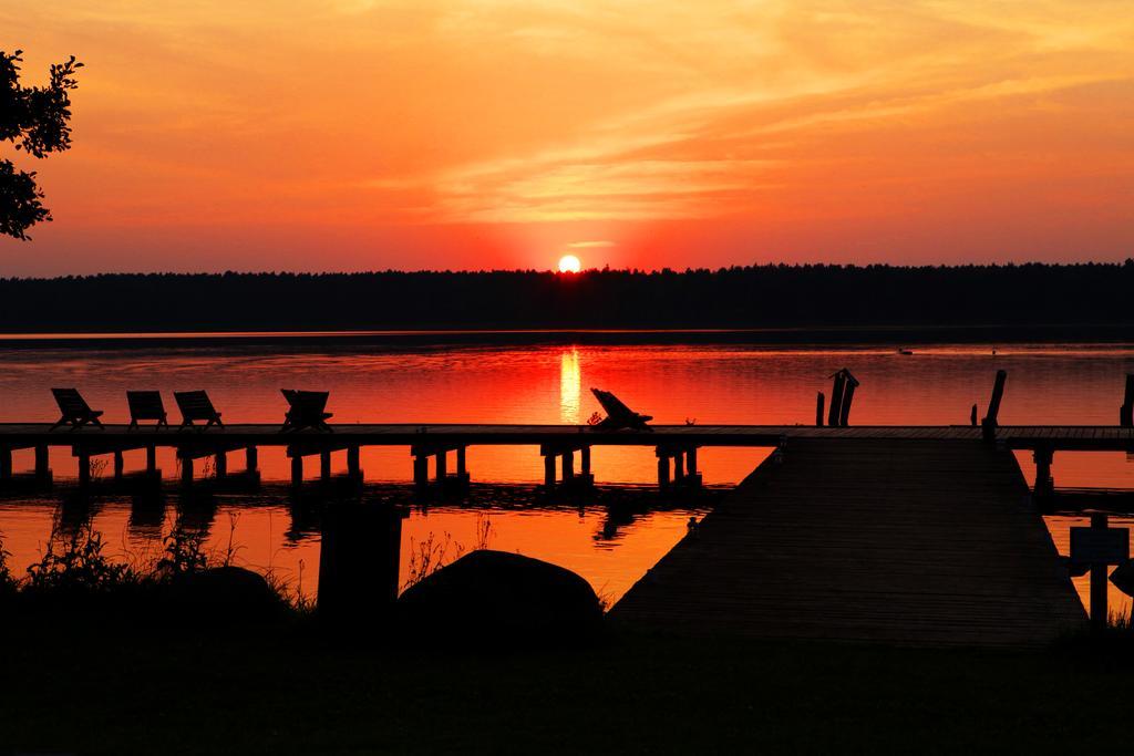 Jablon Lake Resort Pisz Exteriör bild